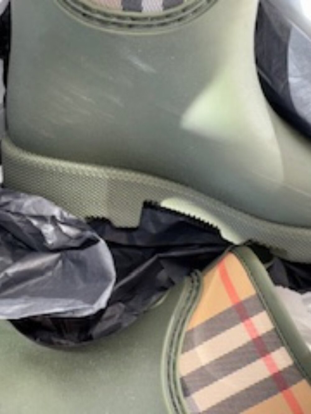 Burberry Marsh Stamp Short Rain Boot in Loch (Olive) Size 37 ($650) - Picture 7 of 11